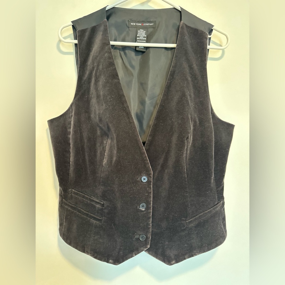 VTG New York & Co Black Velvet Vneck Tailored Rockabilly Goth Vampirecore Vest